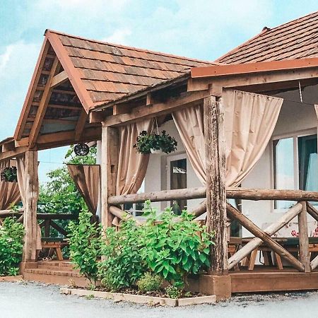 Villa Lukash Yanoshi Exteriér fotografie