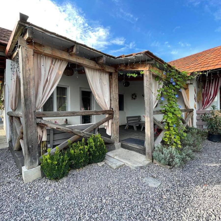 Villa Lukash Yanoshi Exteriér fotografie