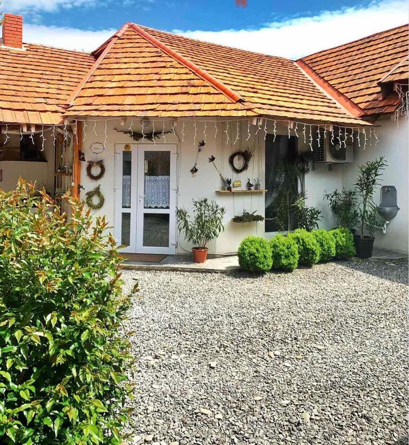Villa Lukash Yanoshi Exteriér fotografie