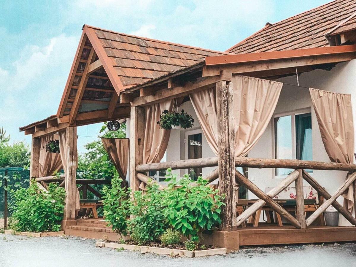 Villa Lukash Yanoshi Exteriér fotografie